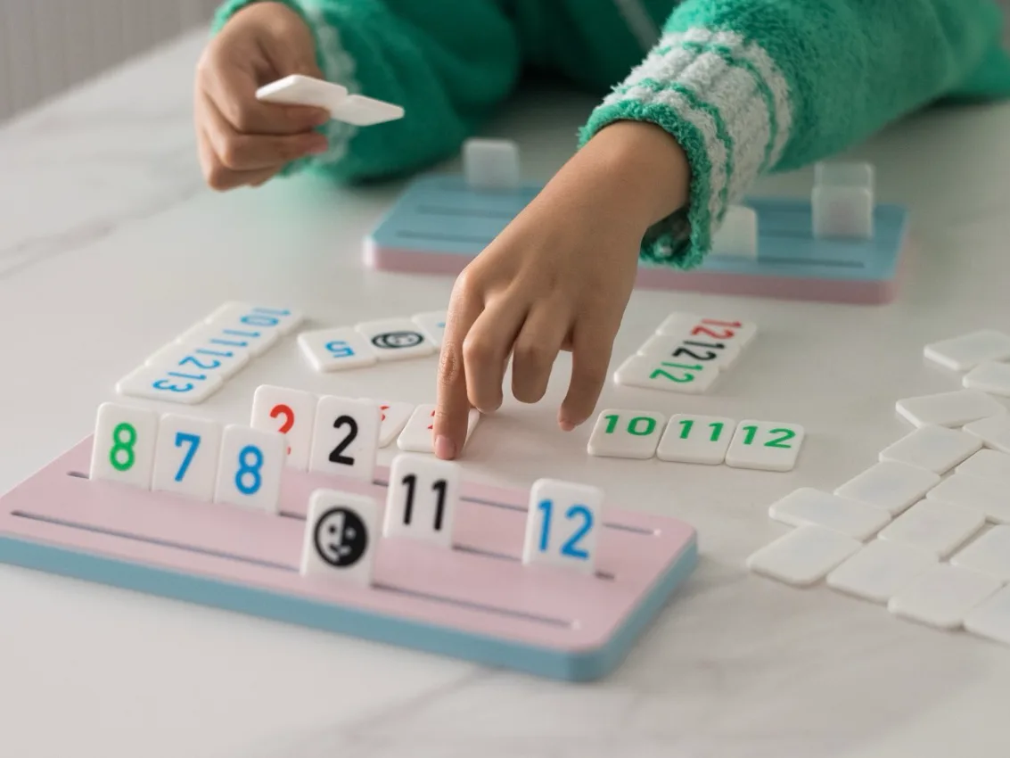 Rummikub Set | 2-in-1 Storage & Rack