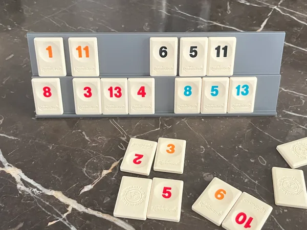 Rummikub tile holder