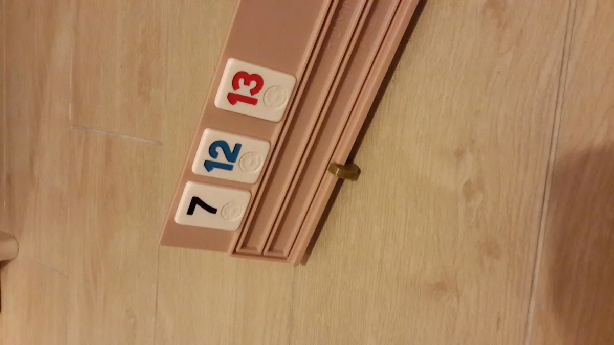 Rummikub Stand