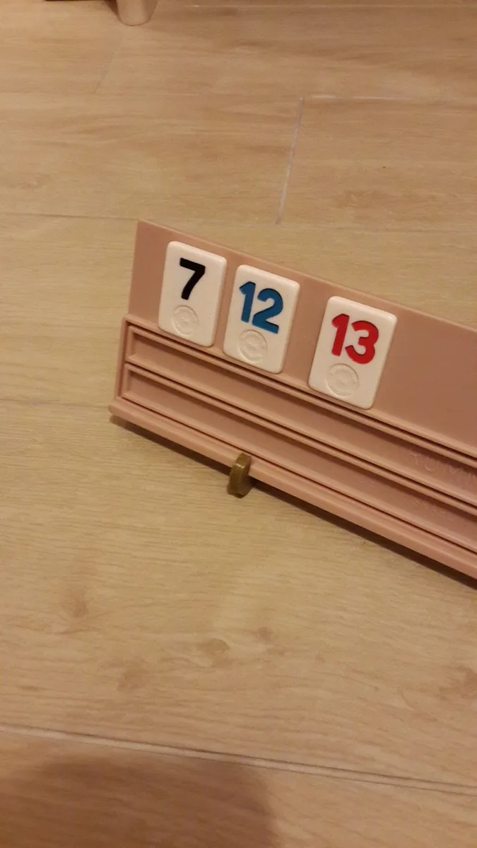 Rummikub stand leg