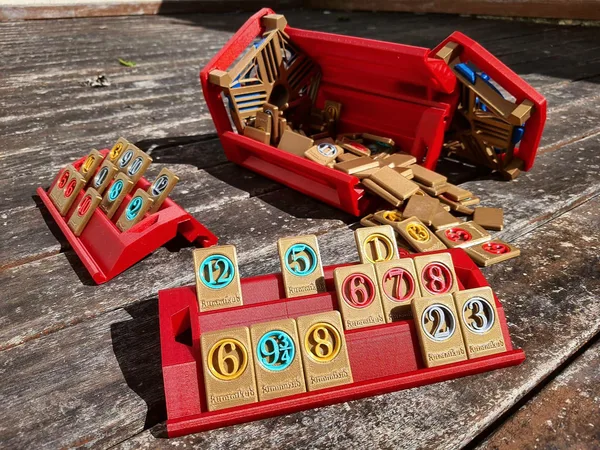 Rummikub stand/box