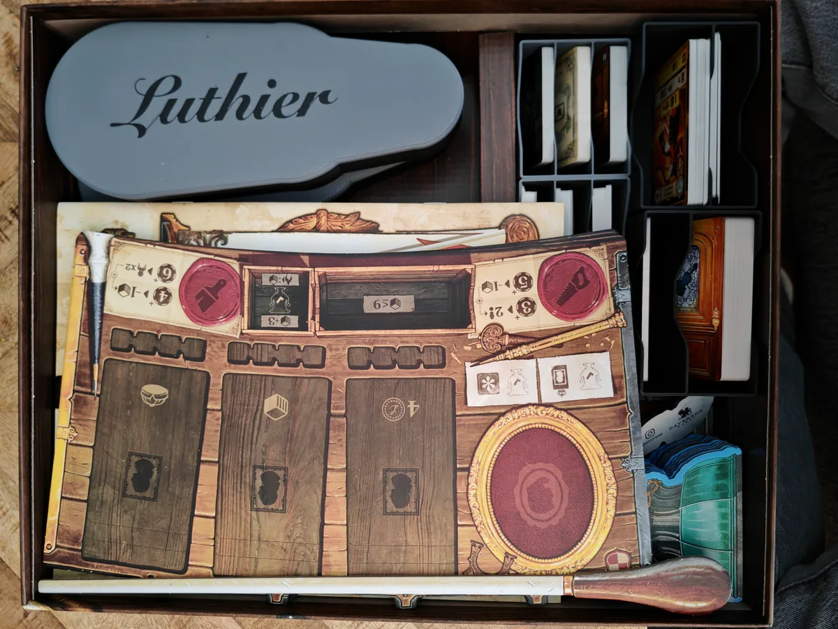Luthier Retail Boardgame insert with resource tray