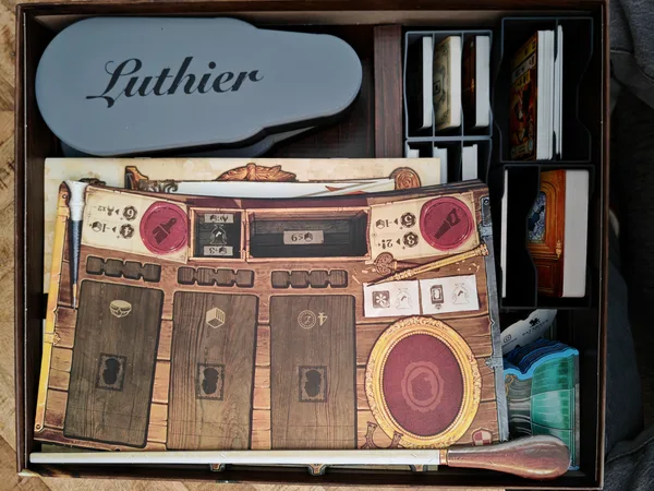 Luthier Retail Boardgame insert with resource tray