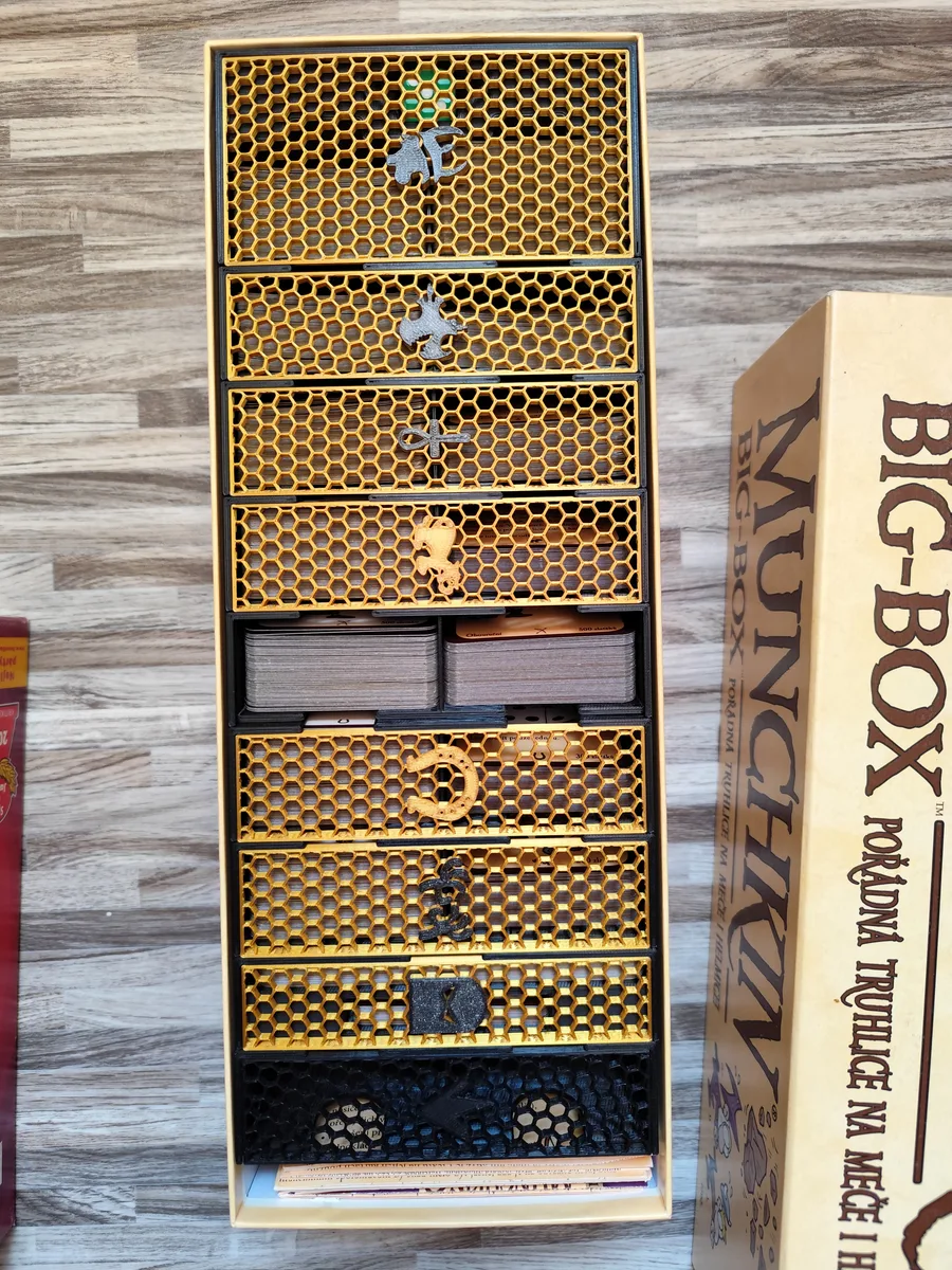 Munchkin insert for big box