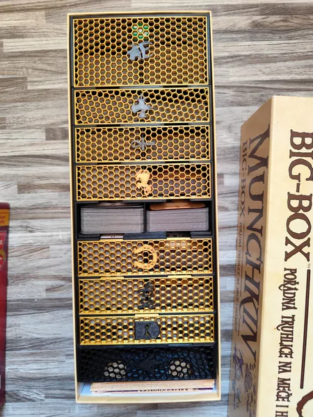 Munchkin insert for big box