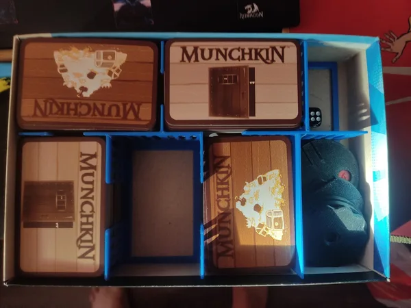 munchkin box insert