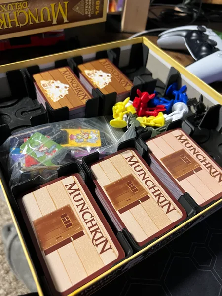 Universal Card Holder-Munchkin Edition