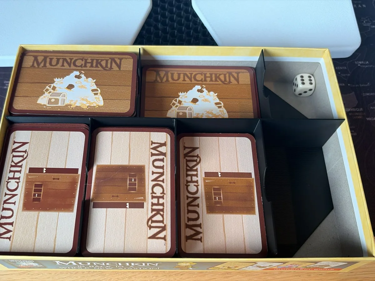 Munchkin game box insert
