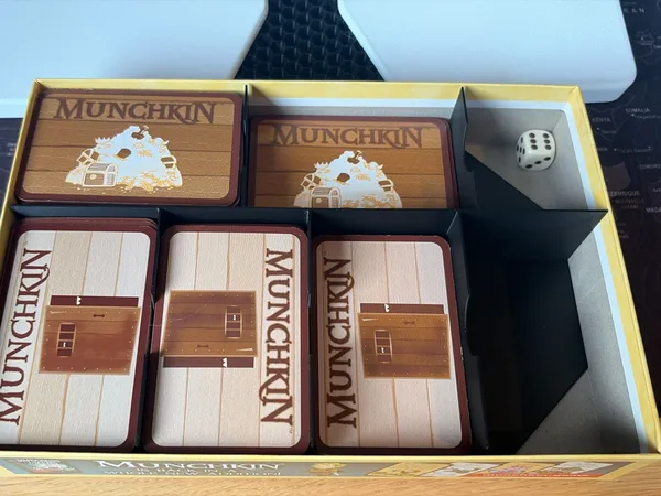 Munchkin game box insert