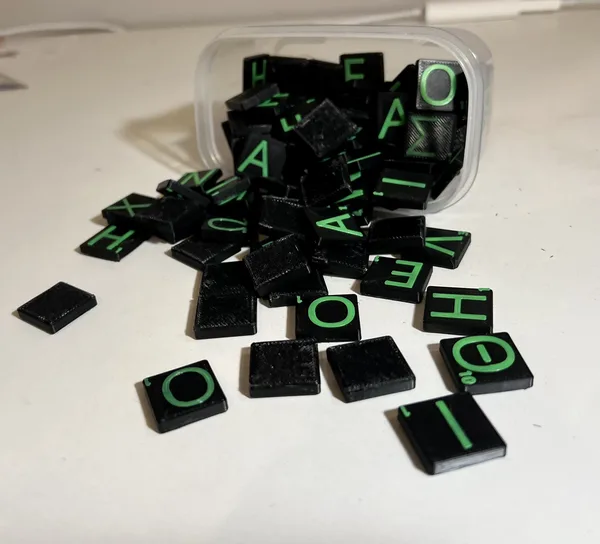 Greek scrabble tiles