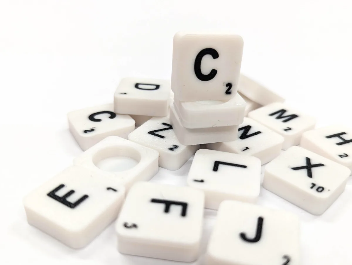 Scrabble tile letter - C