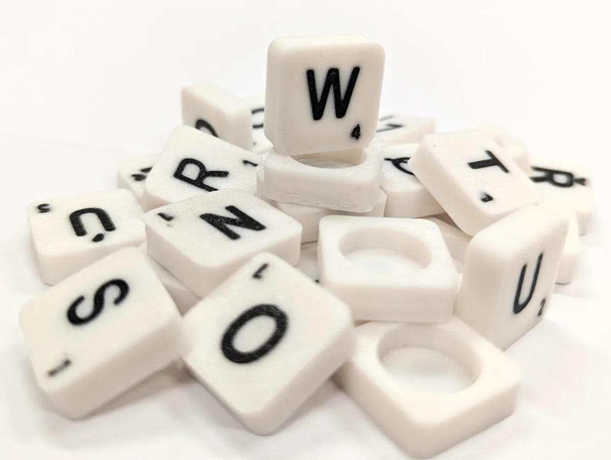Scrabble letter tile/rock/stone - W