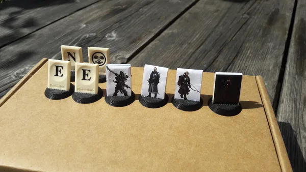 D&D base for scrabble, rummicub or playing cards