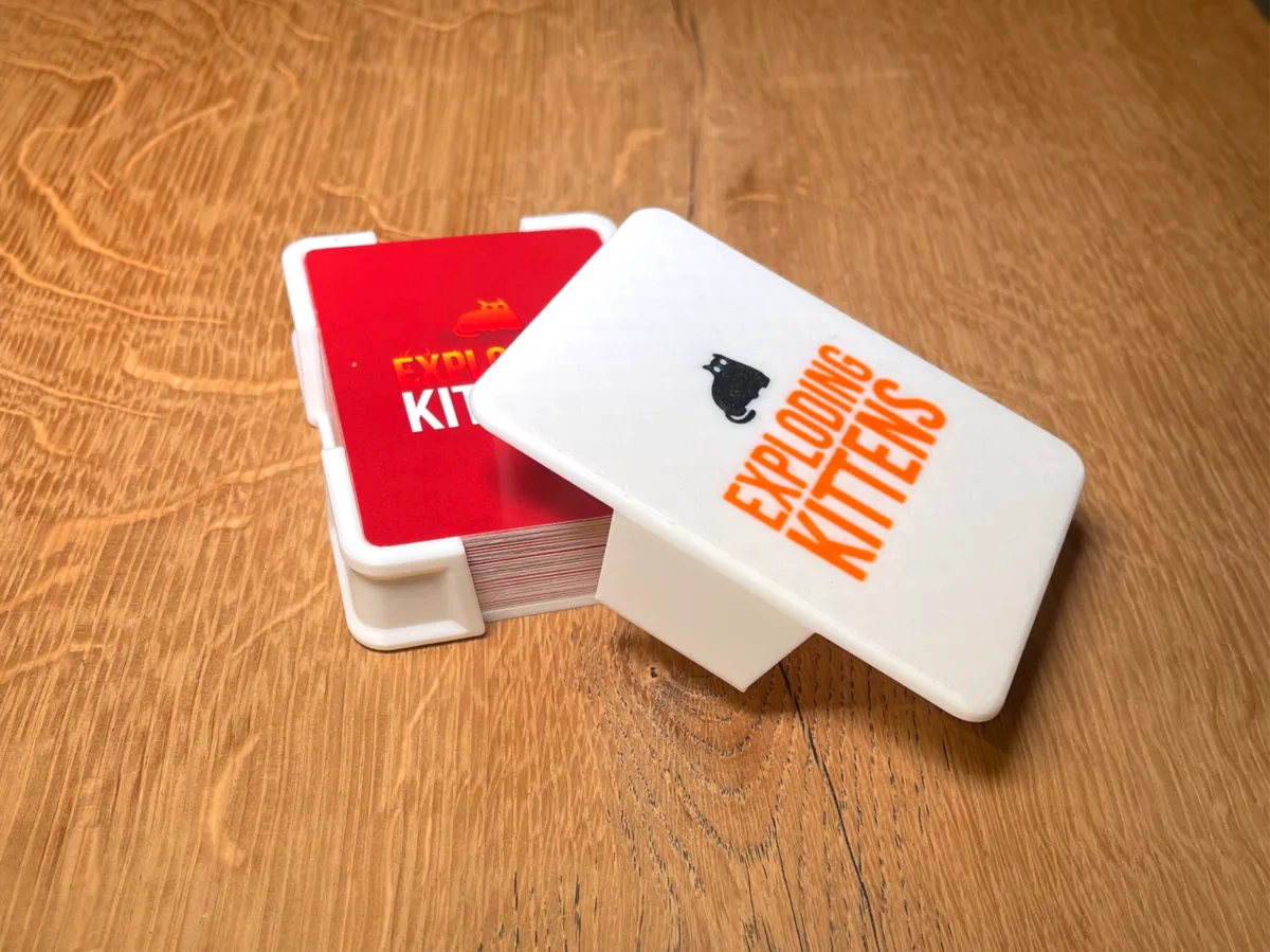 Exploding kittens box - Compact and durable
