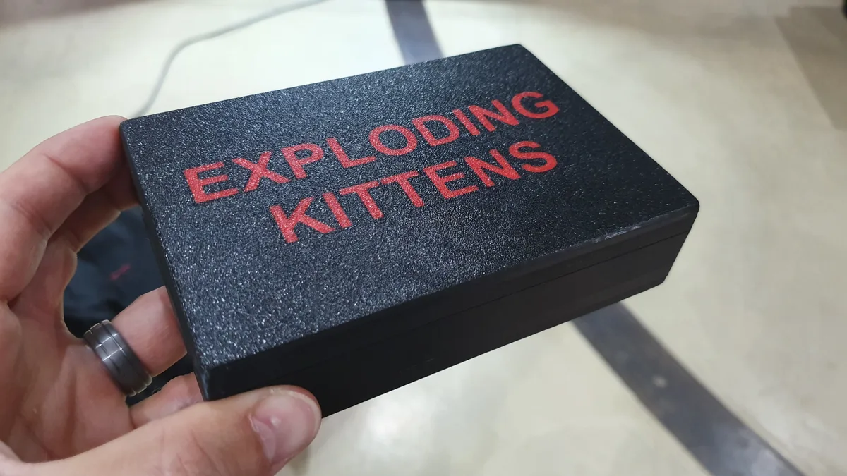 Exploding Kittens box / holder