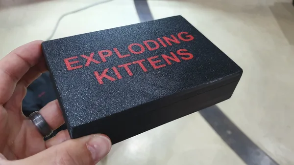 Exploding Kittens box / holder