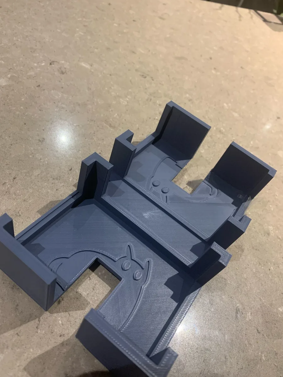 Exploding kittens card holder for playing