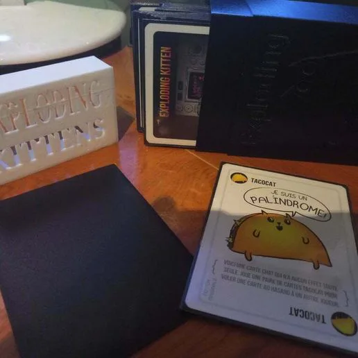 Exploding Kittens Card Box with protectcard