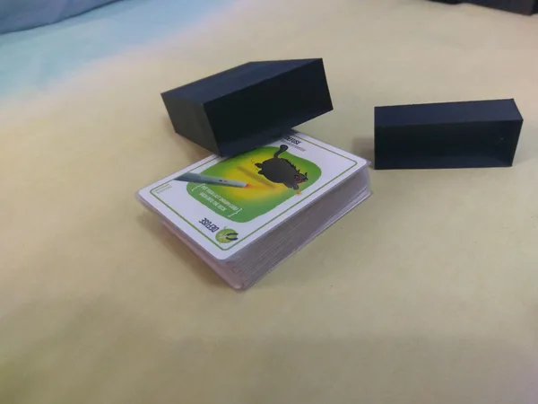 Simple exploding kittens card box