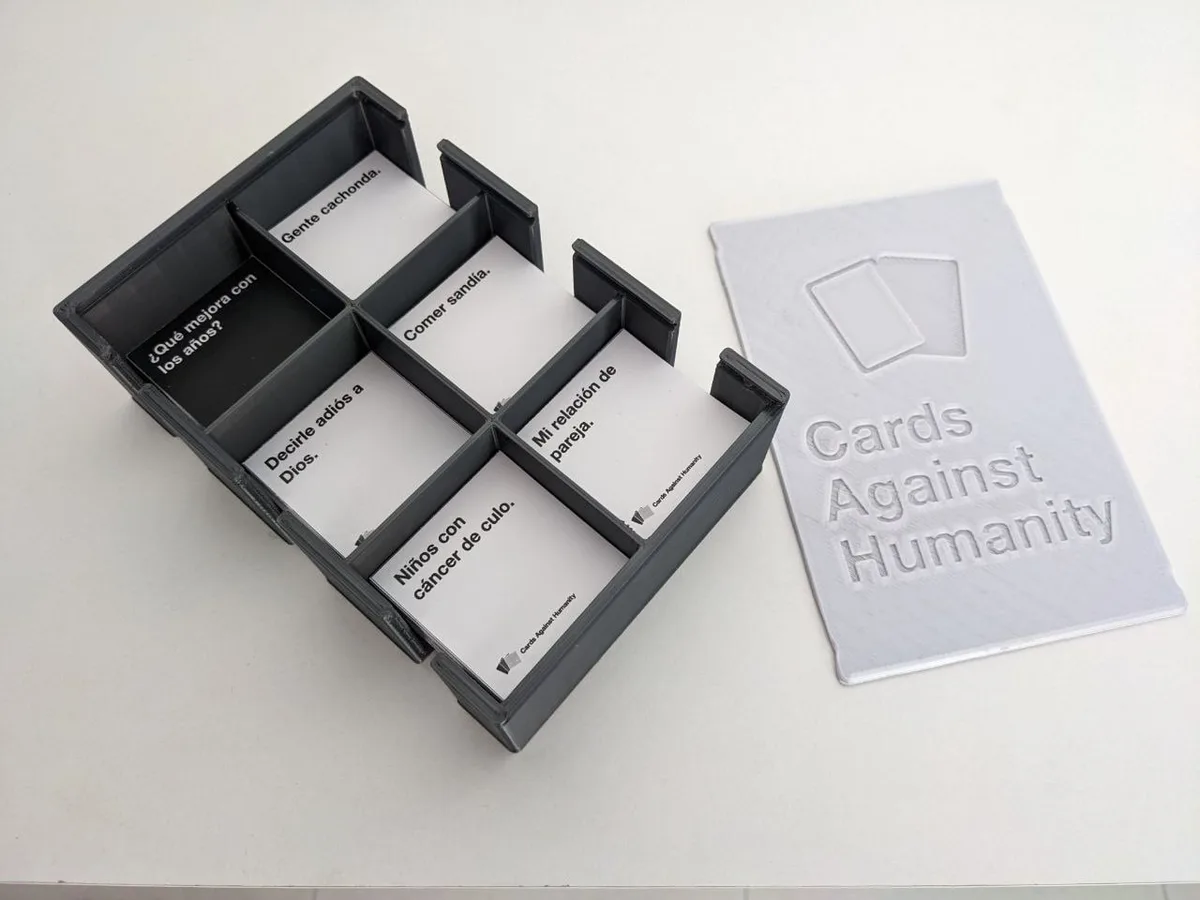 Cards Against Humanity Box (DIY edition)