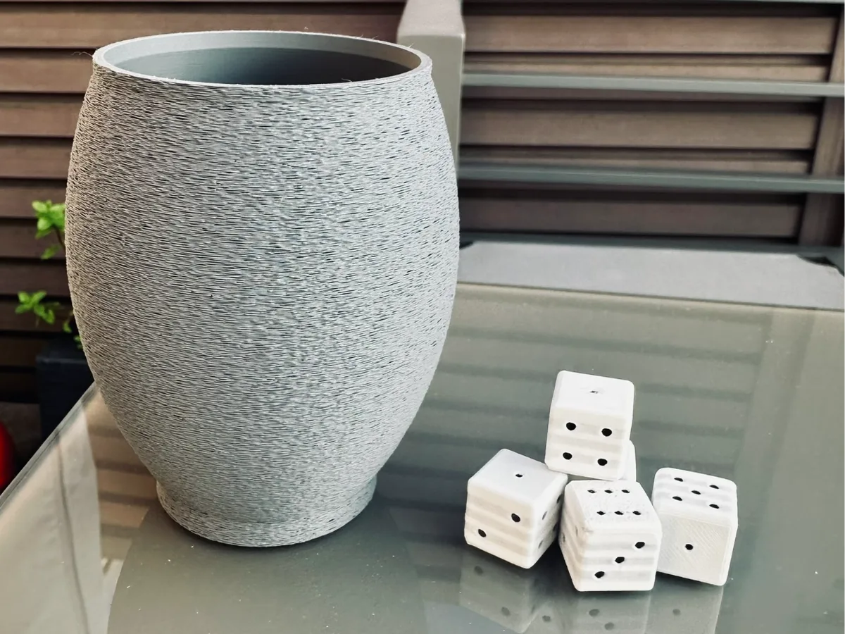Dice set to go (Yahtzee etc.) with lid