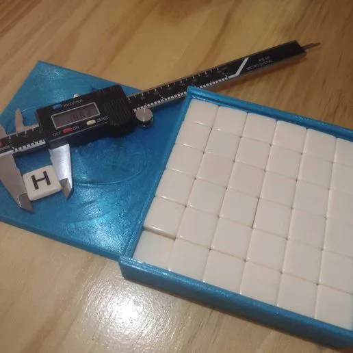 Bananagrams box