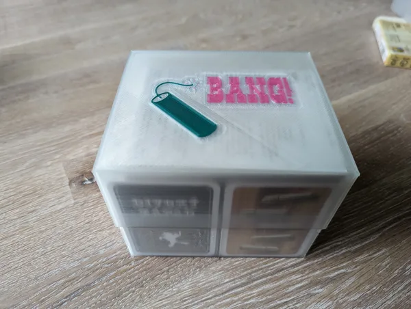 Card box ( BANG! or other American sized card)
