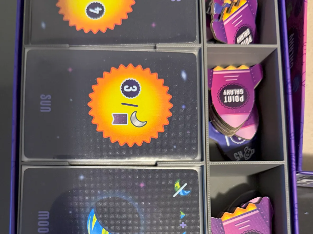 Point Galaxy insert that supports sleeved cards