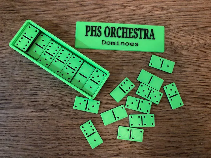 Knotty's Dominoes Set
