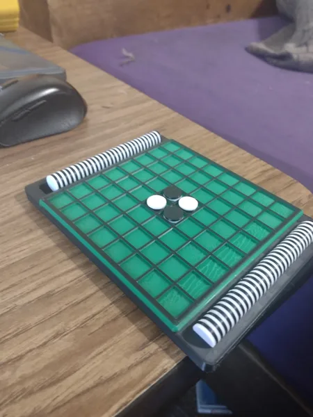 Othello/Reversi with piece trays