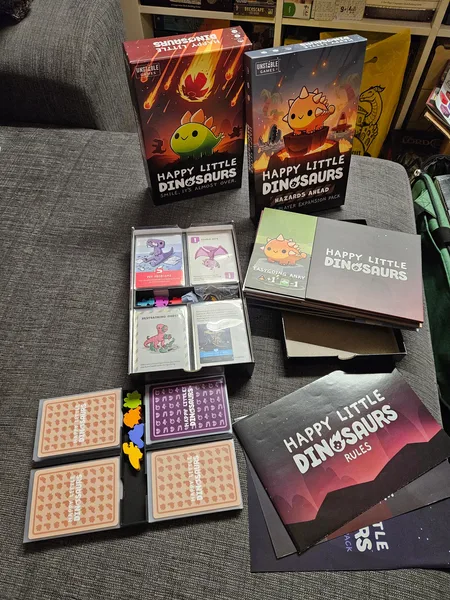 Happy Little Dinosaurs + all expansions sleeved (insert)