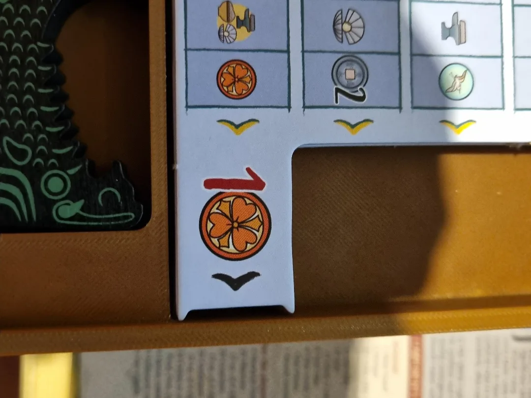 Adjustment to player board tray