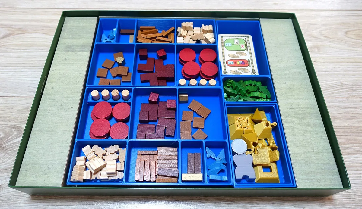 Faiyum board game organizer