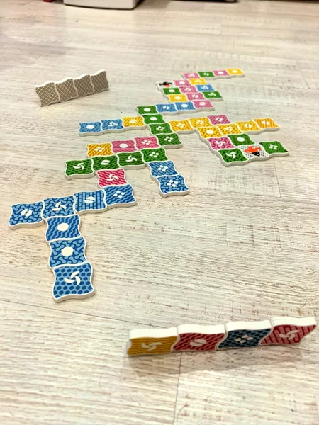 Iota/kwatro magnetic boardgame