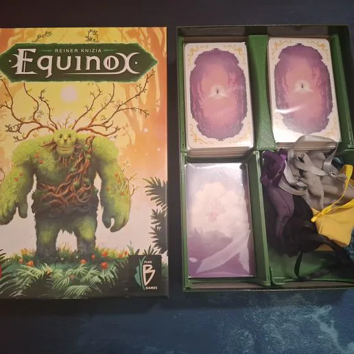 Equinox insert -Compatible with sleeved cards