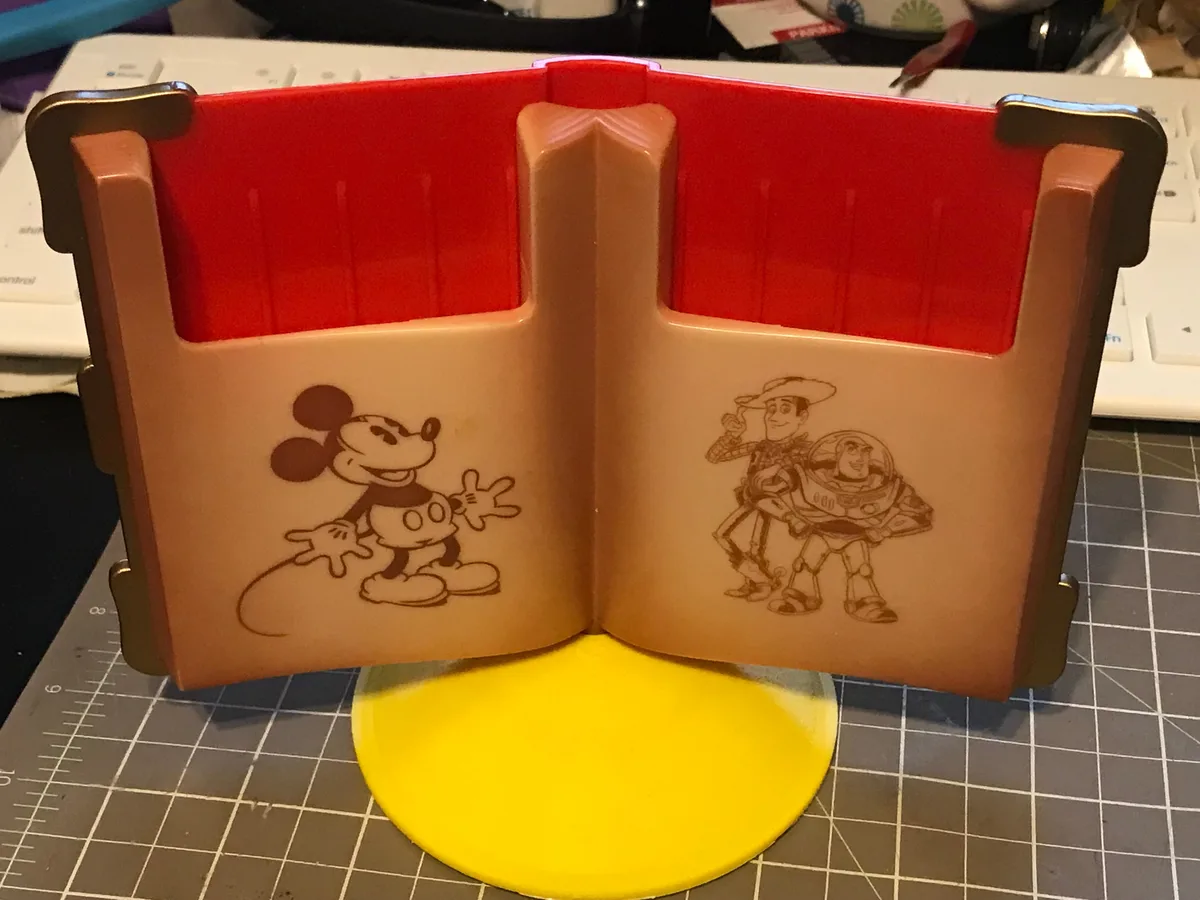 2005 Disney Trivial Pursuit Card Holder Base