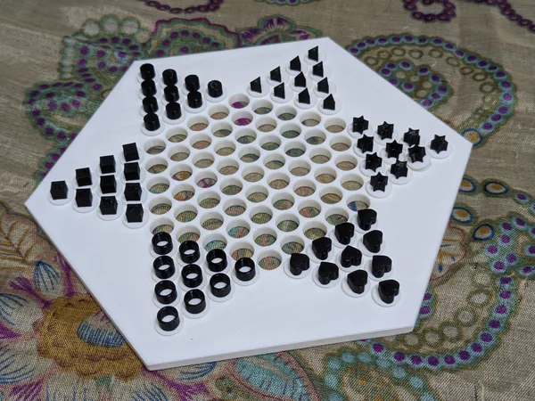 Universal Chinese Checkers