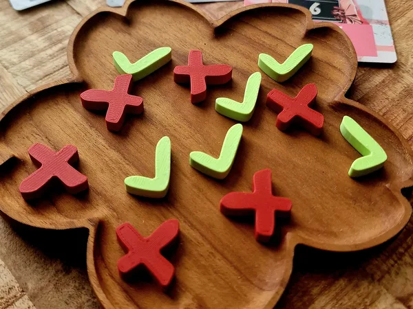 True-False Tokens for Board Games (e.g. for A Carnivore did it!)