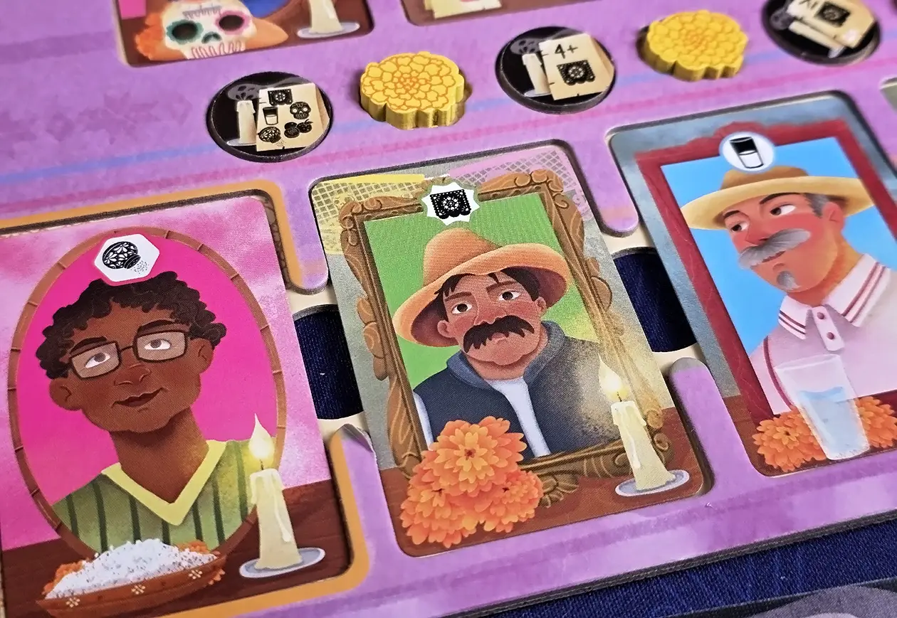Ofrenda game board - no space for sleeves